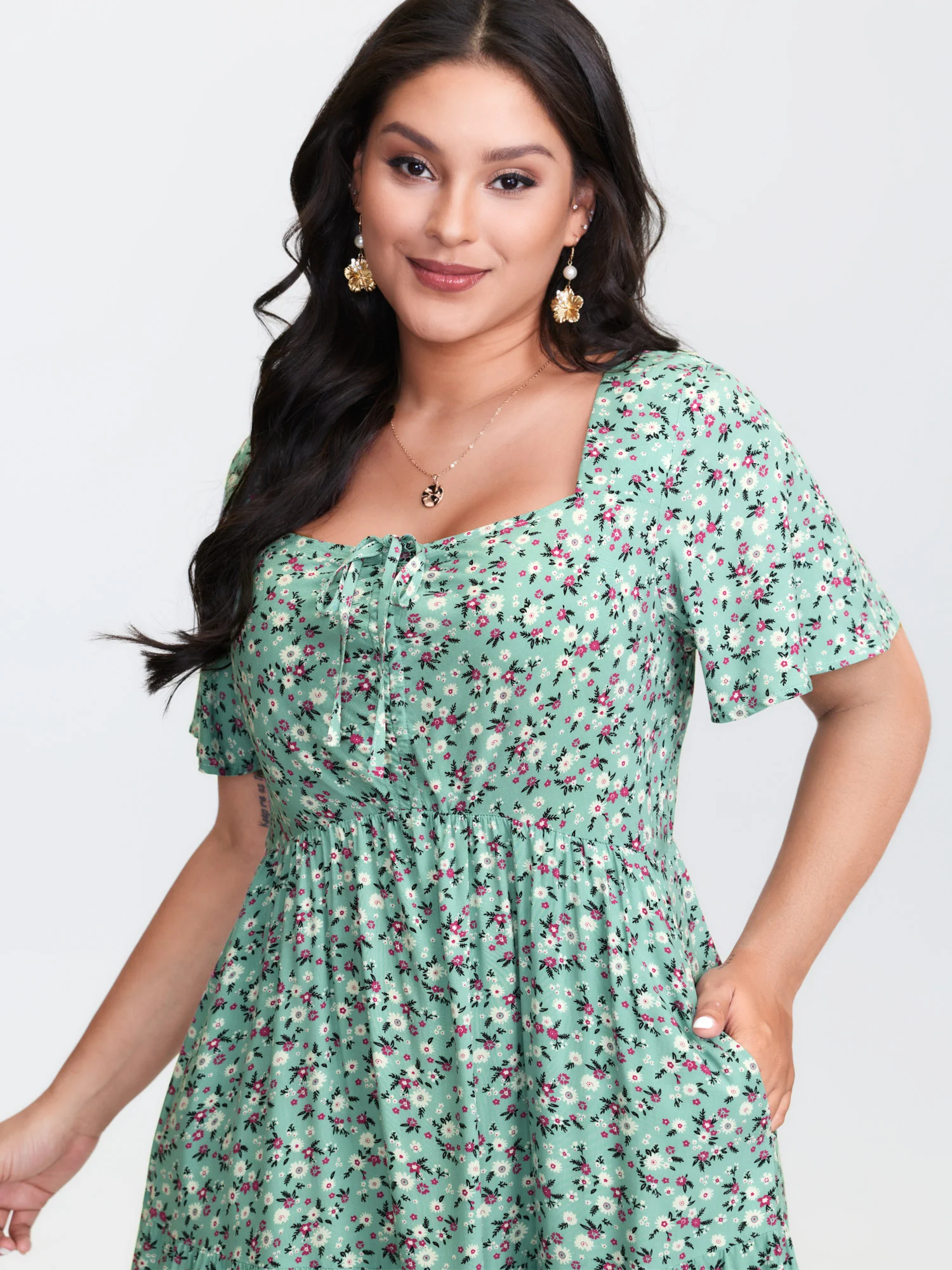 Ditsy Floral Sweetheart Drawstring Pocket Tiered Dress - Image 6