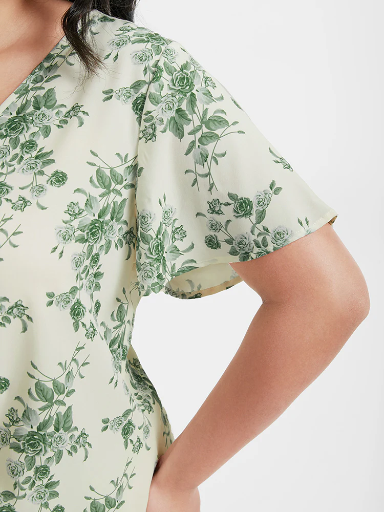 Ditsy Floral Twist-front Flutter V Neck Blouse - Image 6
