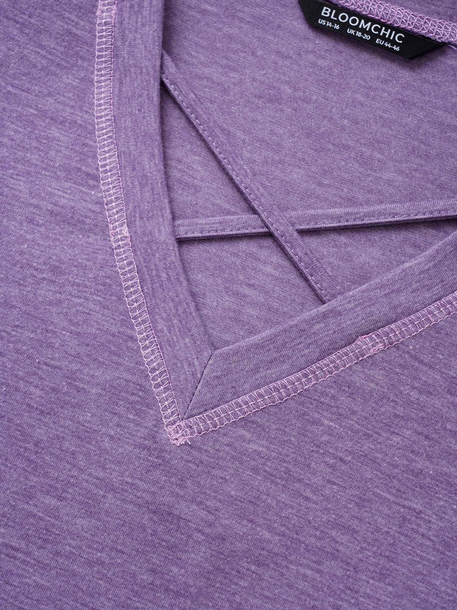 Solid Crisscross Neck Contrast Stitch T-shirt - Image 17