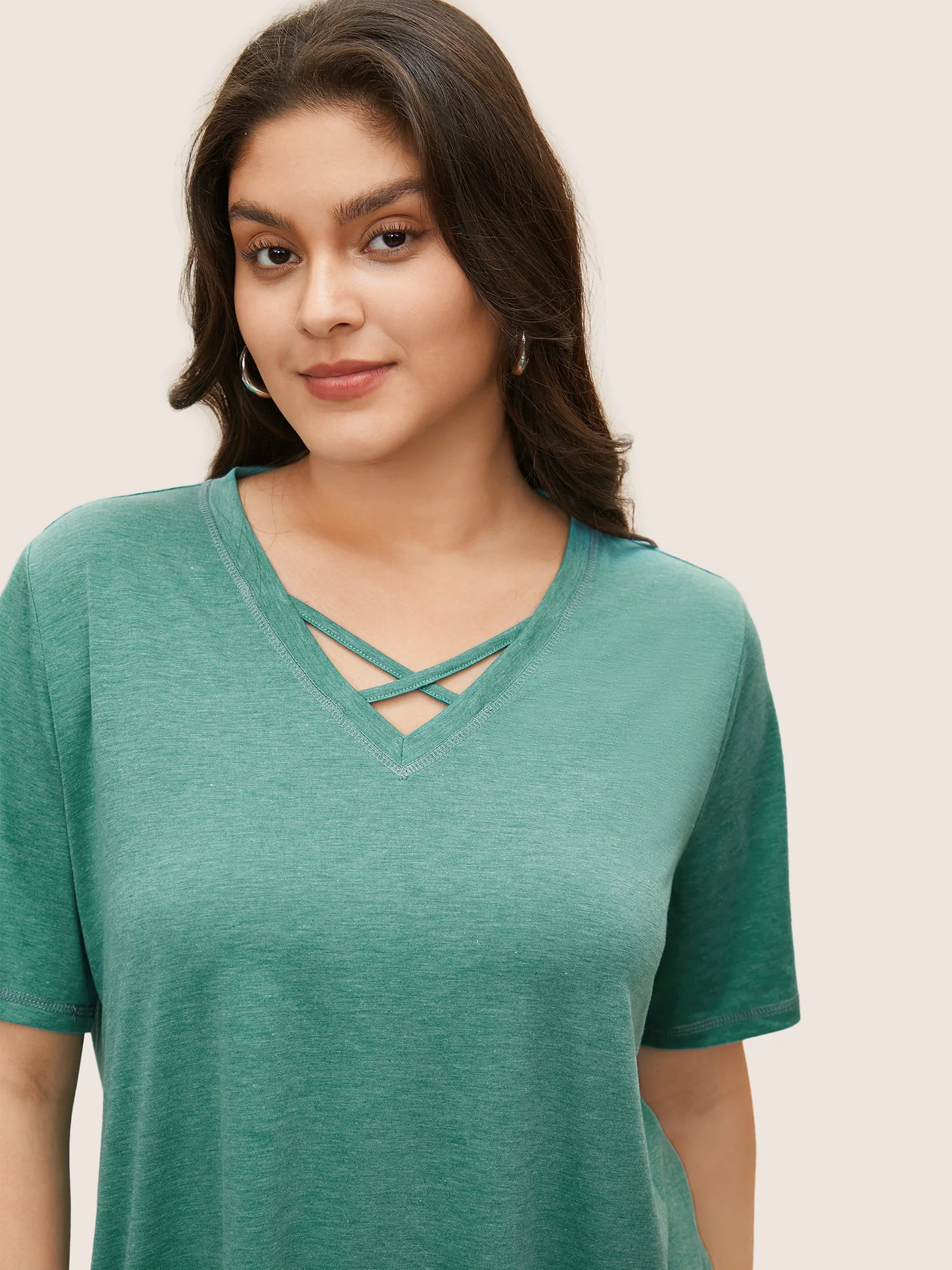 Solid Crisscross Neck Contrast Stitch T-shirt - Image 22