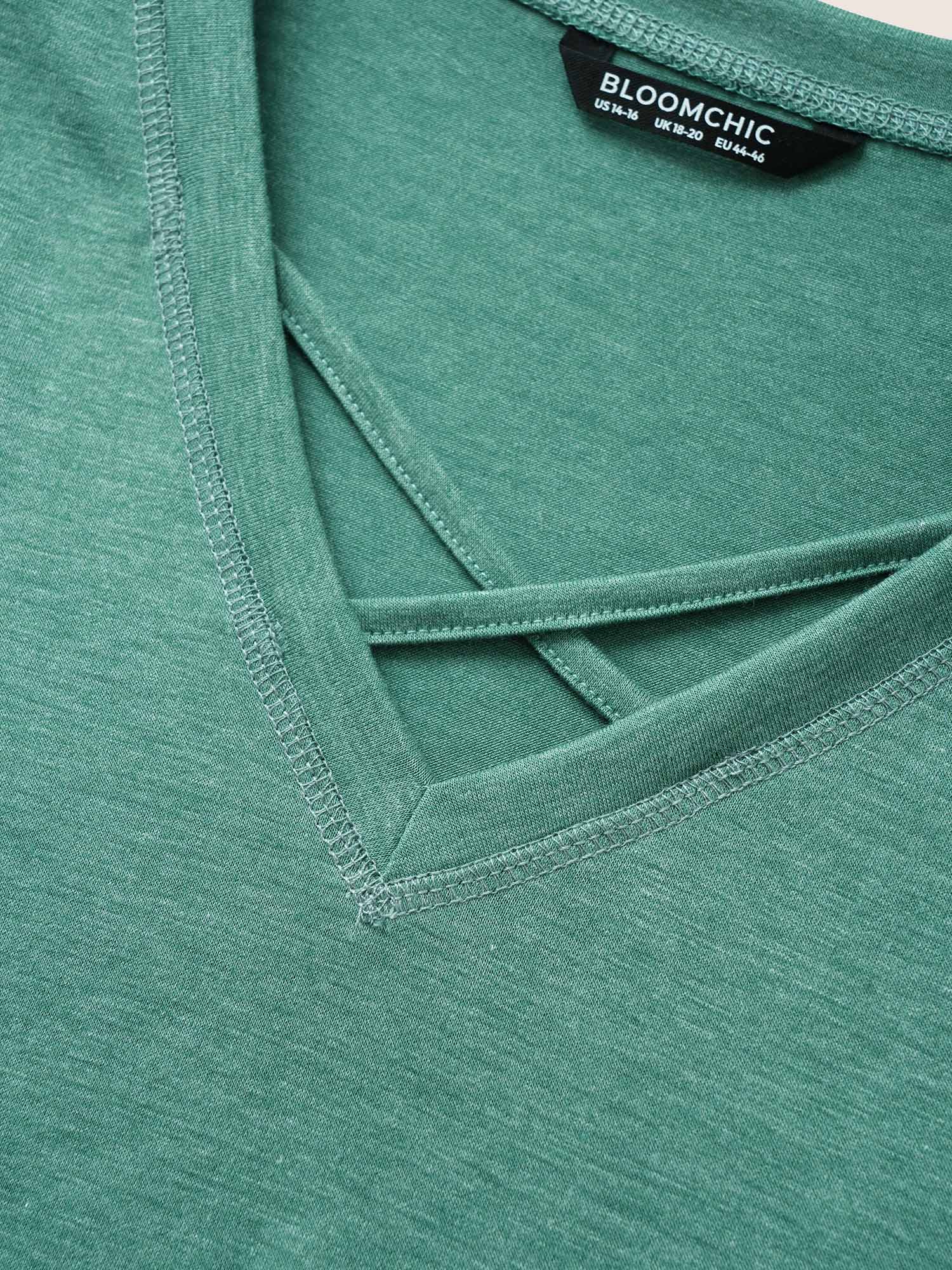 Solid Crisscross Neck Contrast Stitch T-shirt - Image 23