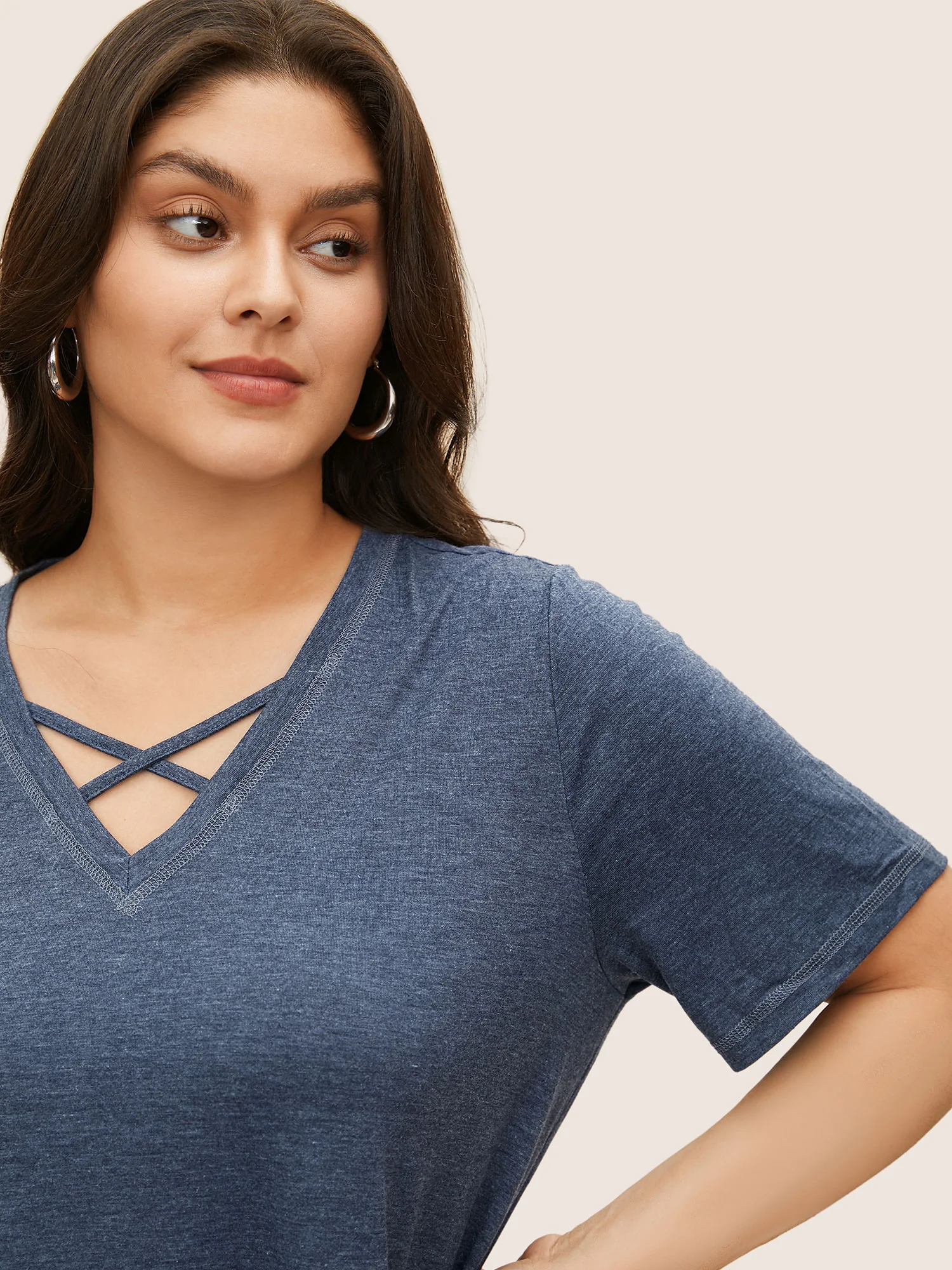 Solid Crisscross Neck Contrast Stitch T-shirt - Image 28